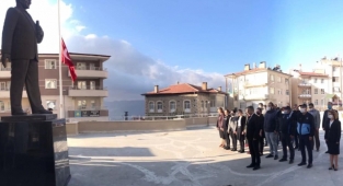 BELEDİYE PERSONELİ ATA'yı SAYGIYLA ANDI