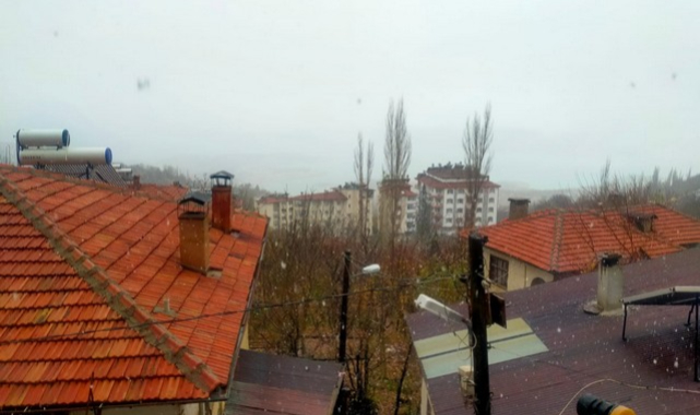 Ermenek'e mevsimin ilk karı düştü