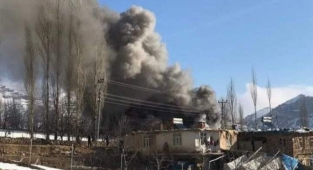 Sarıveliler'de çıkan yangında bir ev kullanılamaz hale geldi