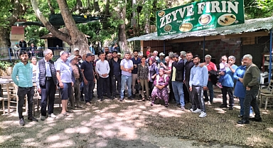 Zeyve esnafı kepenk kapattı