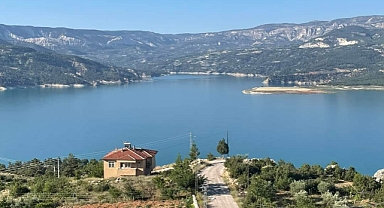 Satılık göl manzaralı müstakil ev