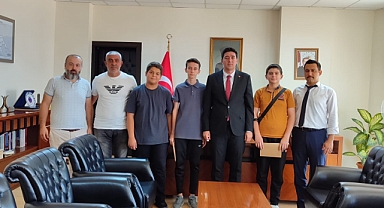 ERMENEK'TE LGS'DE DERECEYE GİREN ÖĞRENCİLER KAYMAKAM ERDOĞAN'I ZİYARET ETTİ.