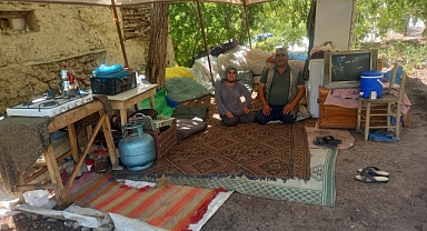 On Gündür Çadırda Yaşıyorlar