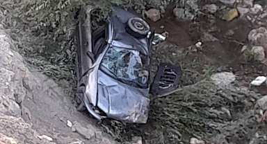 Otomobil Dereye Uçtu