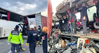 OTOBÜS TIRA ARKADAN ÇARPTI. 7 KİŞİ ÖLDÜ