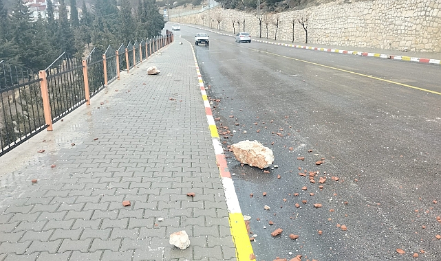 ERMENEK’TE KAYA DÜŞTÜ, SORULAR HAVADA KALDI: İNSANLAR TAŞINDI AMA TEHLİKE YERİNDE DURUYOR
